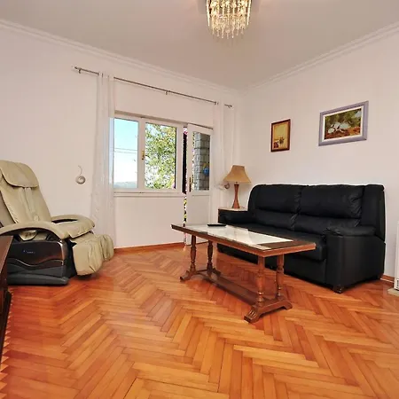 Ruzarija Apartament *