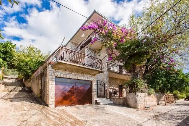 Ruzarija Appartement *