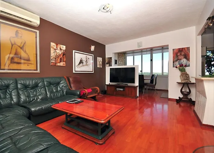 Ruzarija * Τρογκίρ