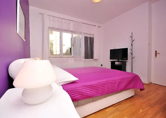 Ruzarija Διαμέρισμα Τρογκίρ